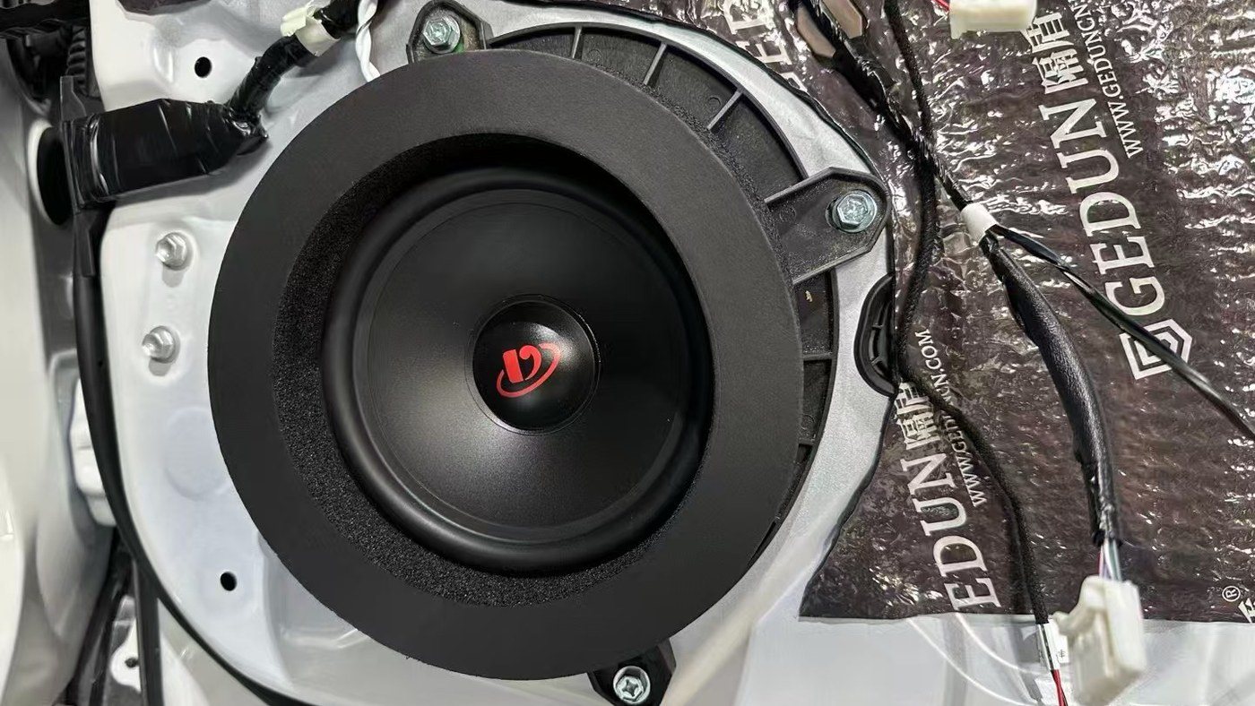 汽车音响低音系统位置检查