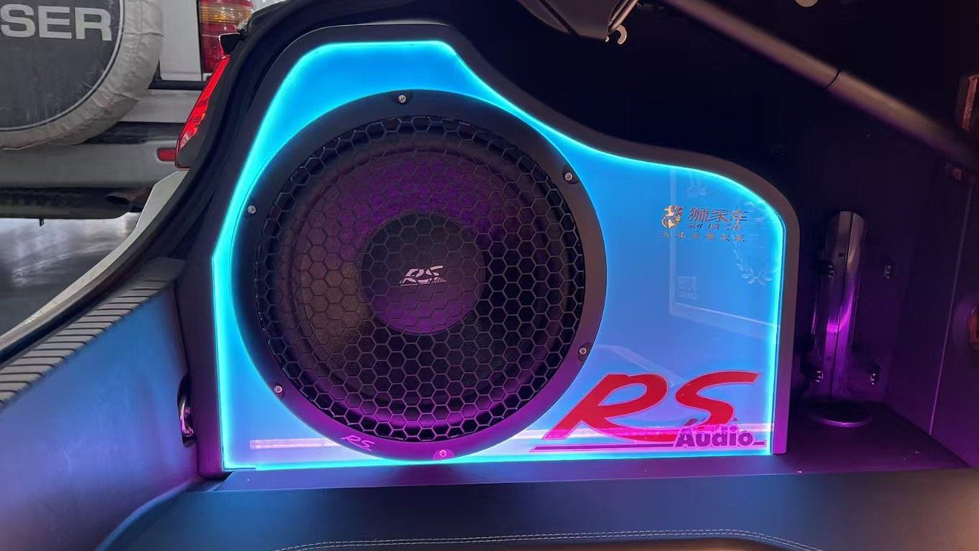 蔚来ET7尾箱低音位置和空间检查